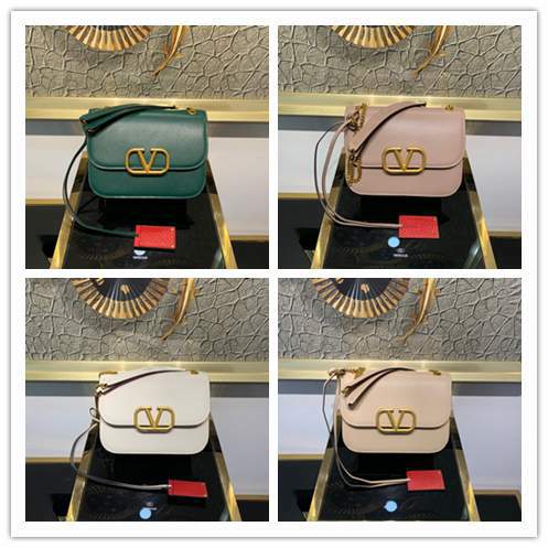 Picture of Valentino Handbags _SKUfw175674374fw